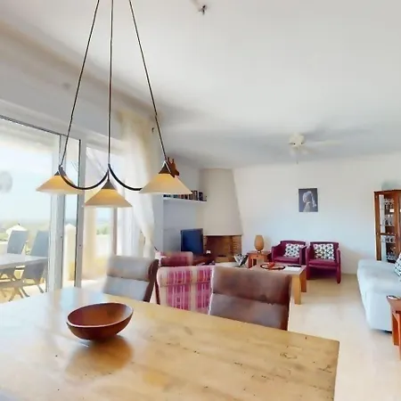 Immaculate With Amazing Sea Views